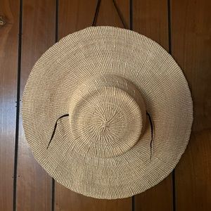 WIDE BRIM HAT